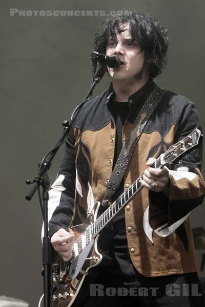 THE RACONTEURS - 2008-08-29 - SAINT CLOUD - Domaine National - Grande Scene - John Anthony Gillis [Jack White]